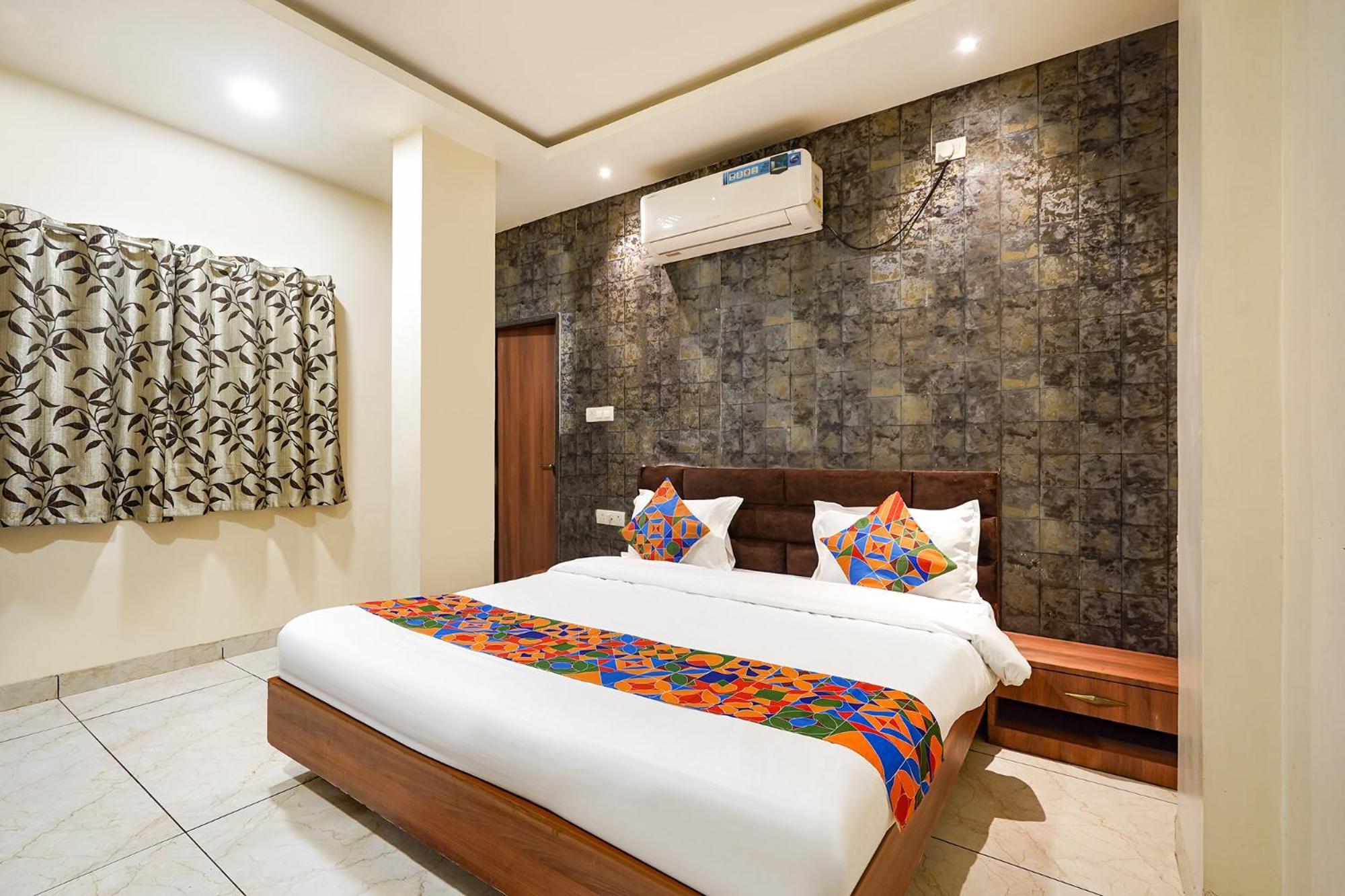 Deluxe Room,1773240349:JPEG