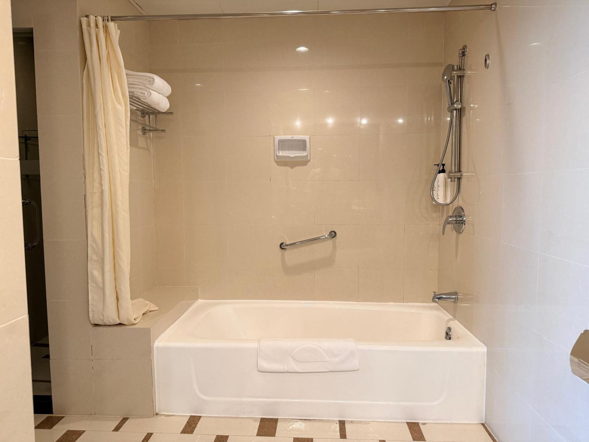 Business Floor Deluxe King Suite