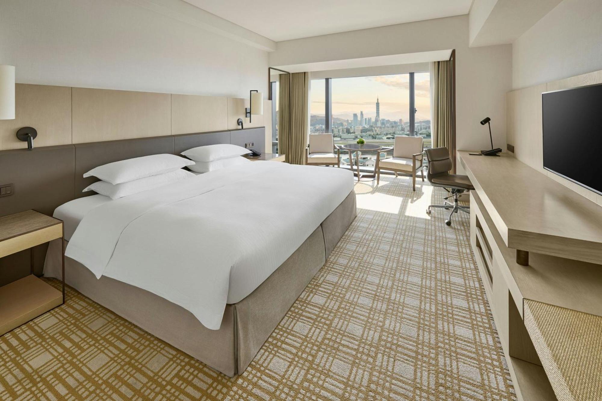 Premier King Room