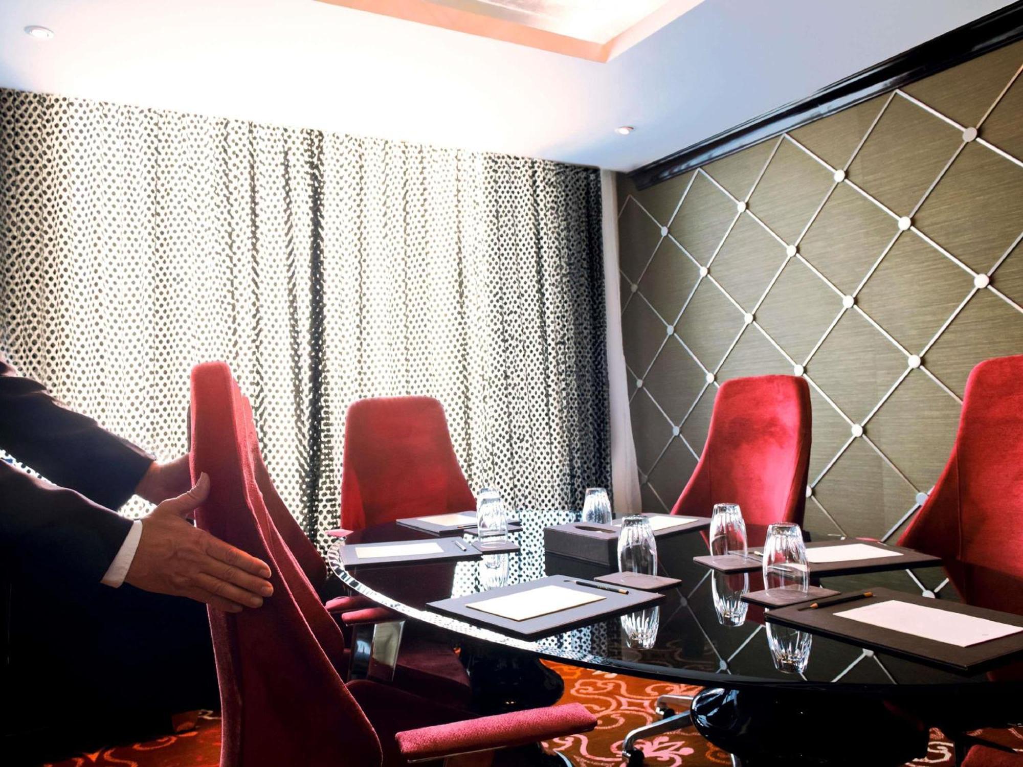 Club Millésime Room Twin Beds Lounge Access Hi-tea Cocktail Hours Meeting Room access an Hour
