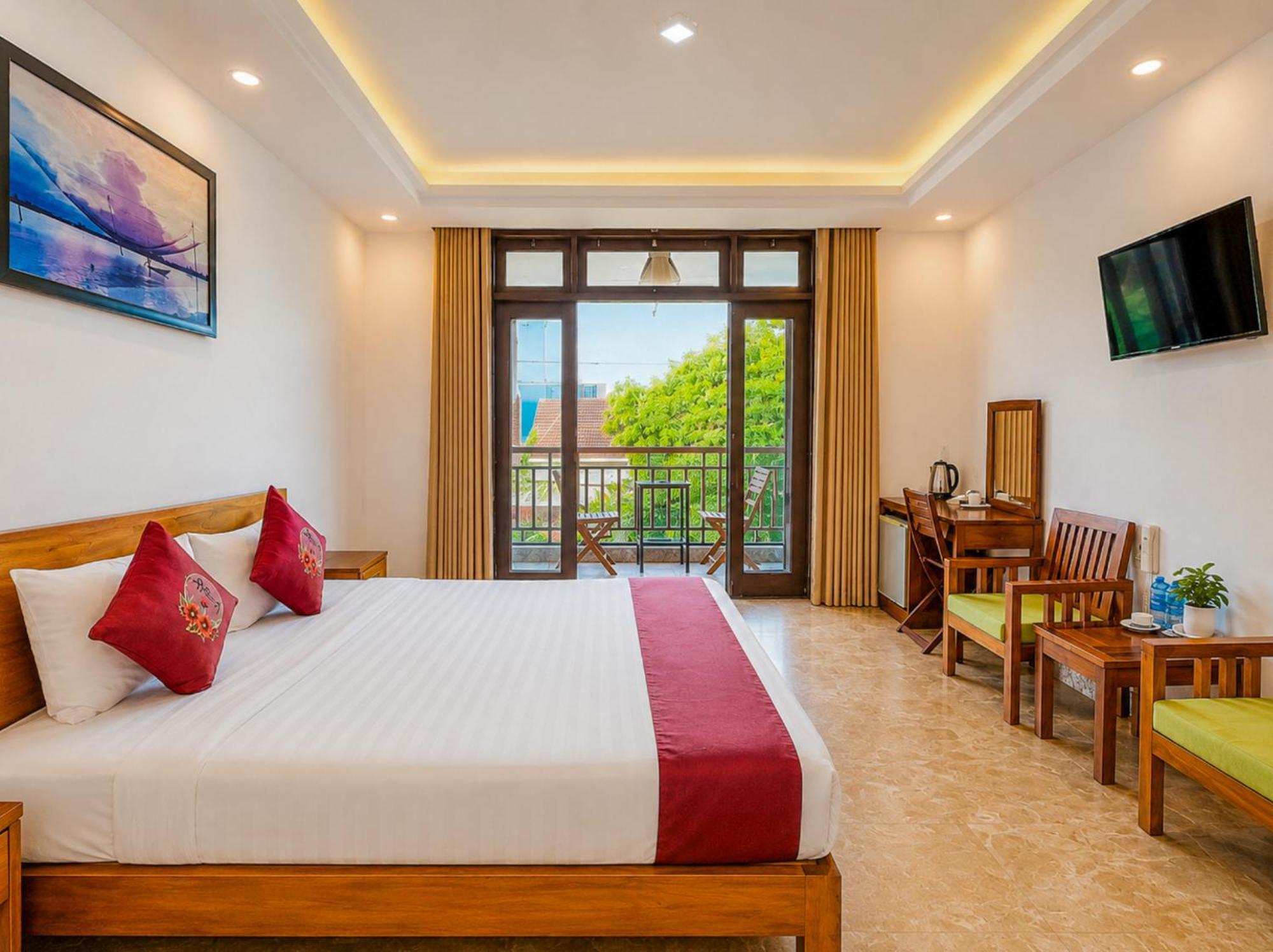 Queen Room Garden View