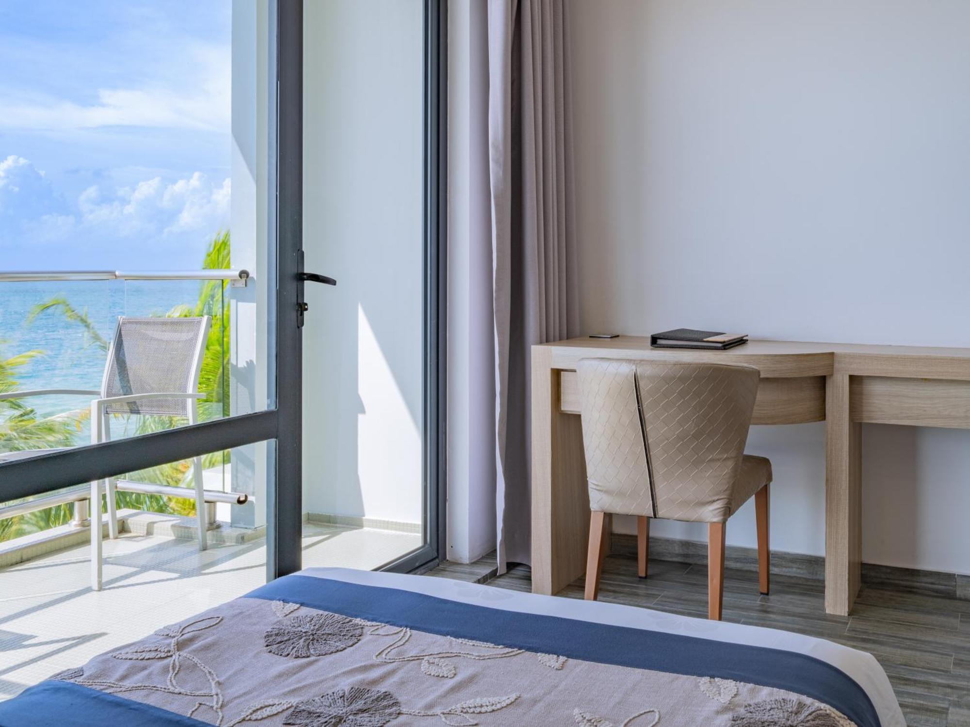 Deluxe Family Room Balcony Seaview