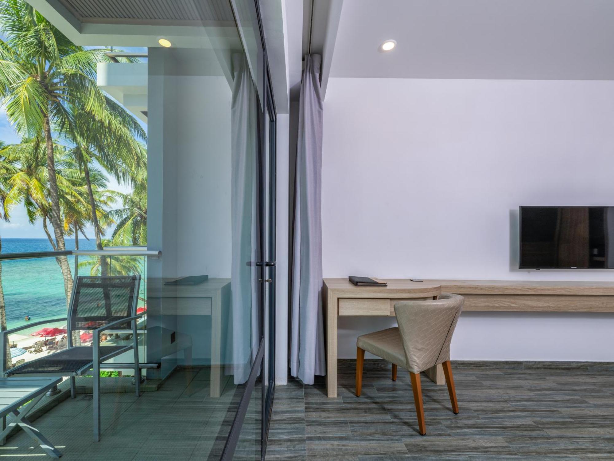 Deluxe Family Room Balcony Seaview