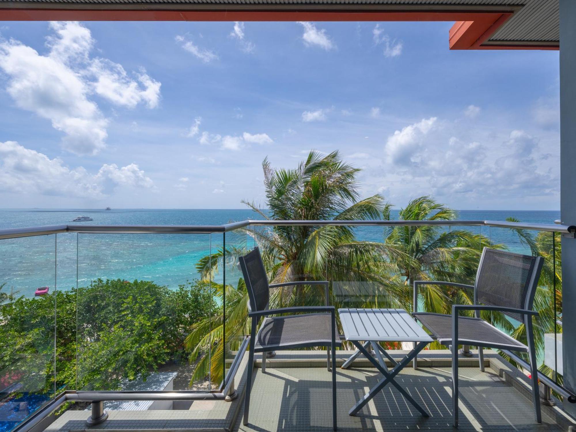 King Suite Balcony Seaview