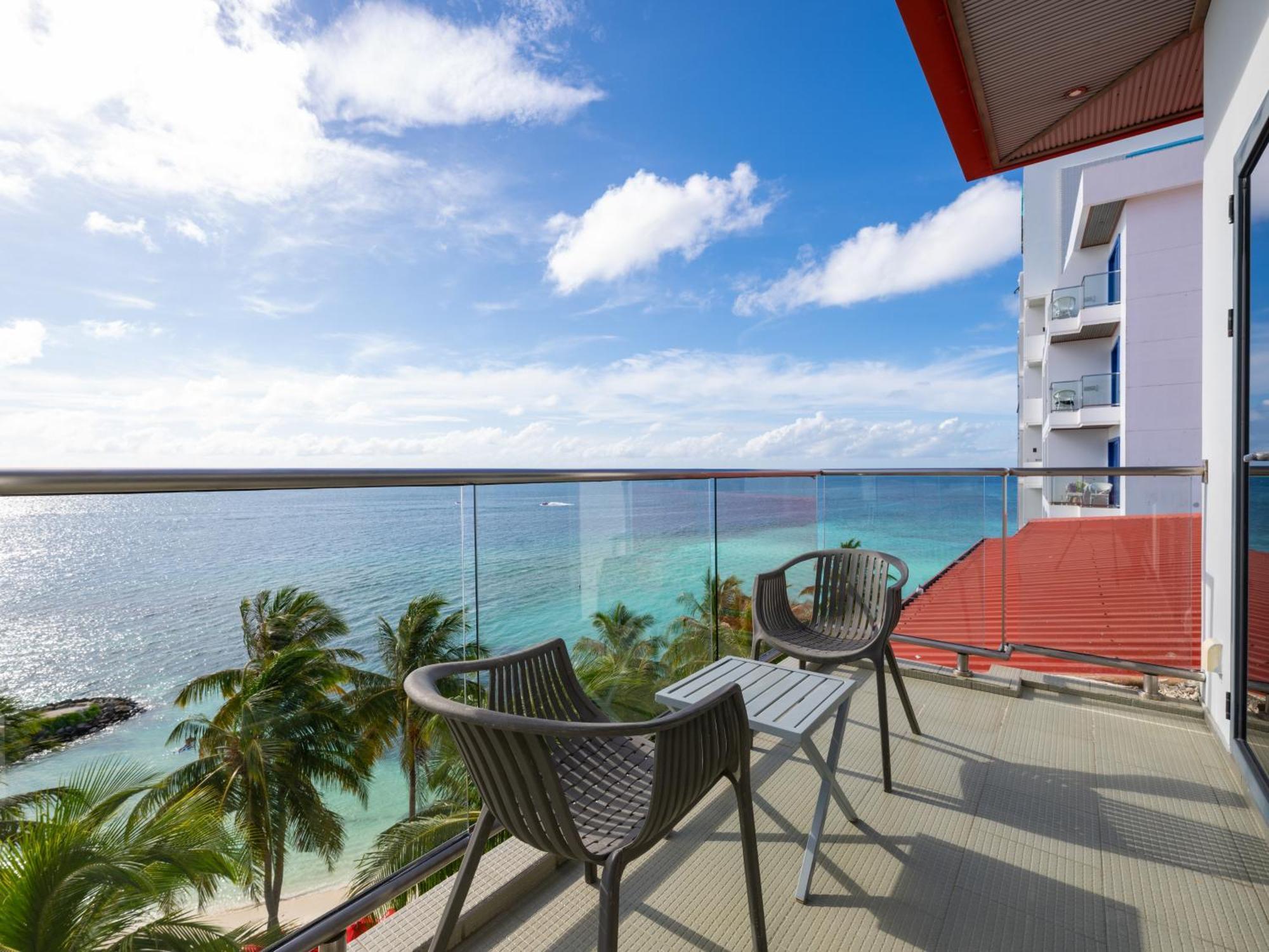 King Suite Balcony Seaview