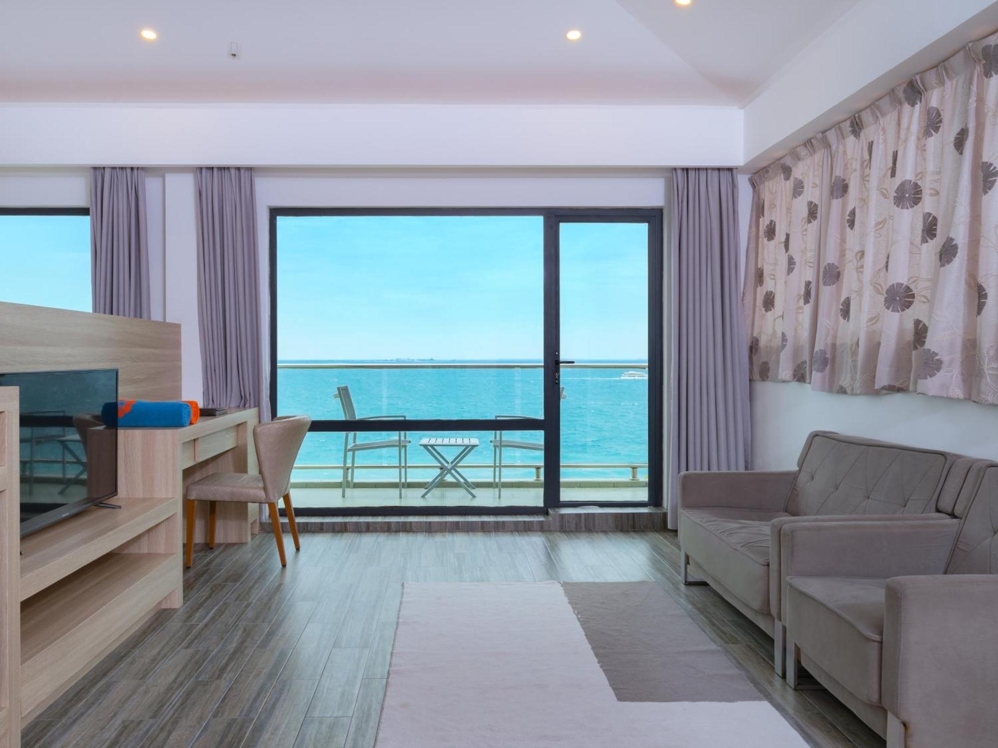 King Suite Balcony Seaview