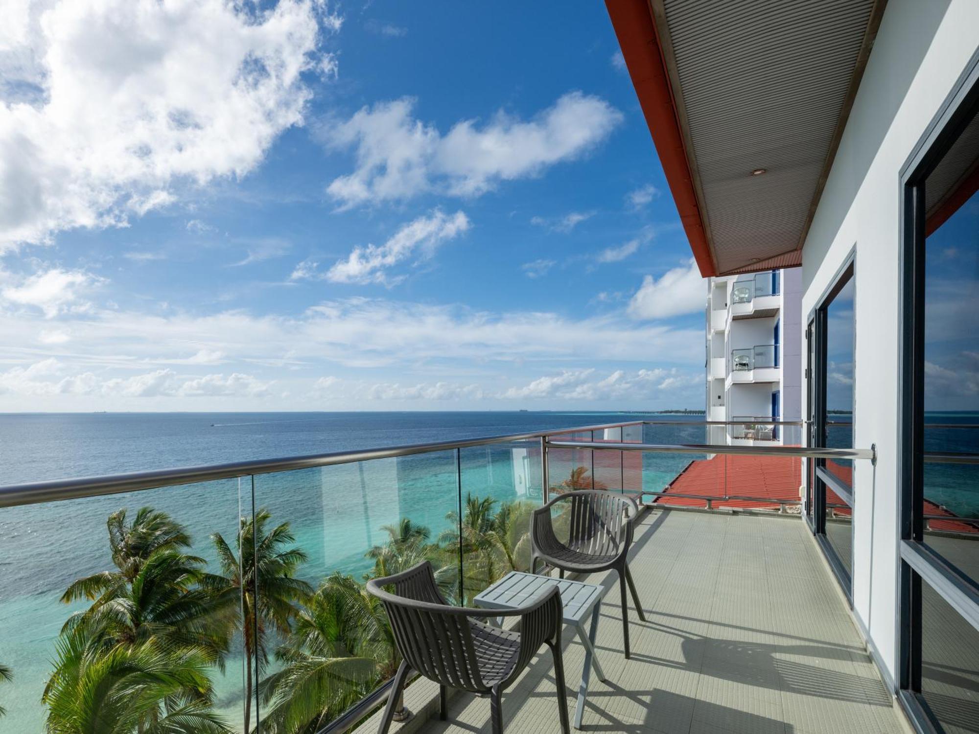 King Suite Balcony Seaview