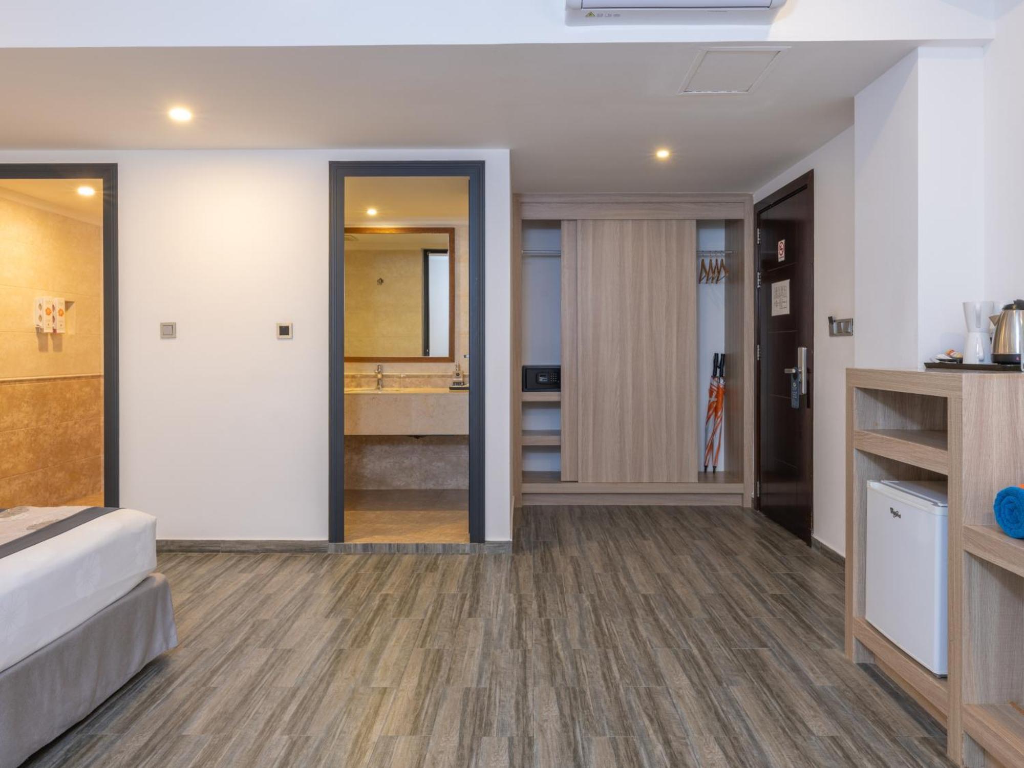 Quadruple Room Balcony Island View