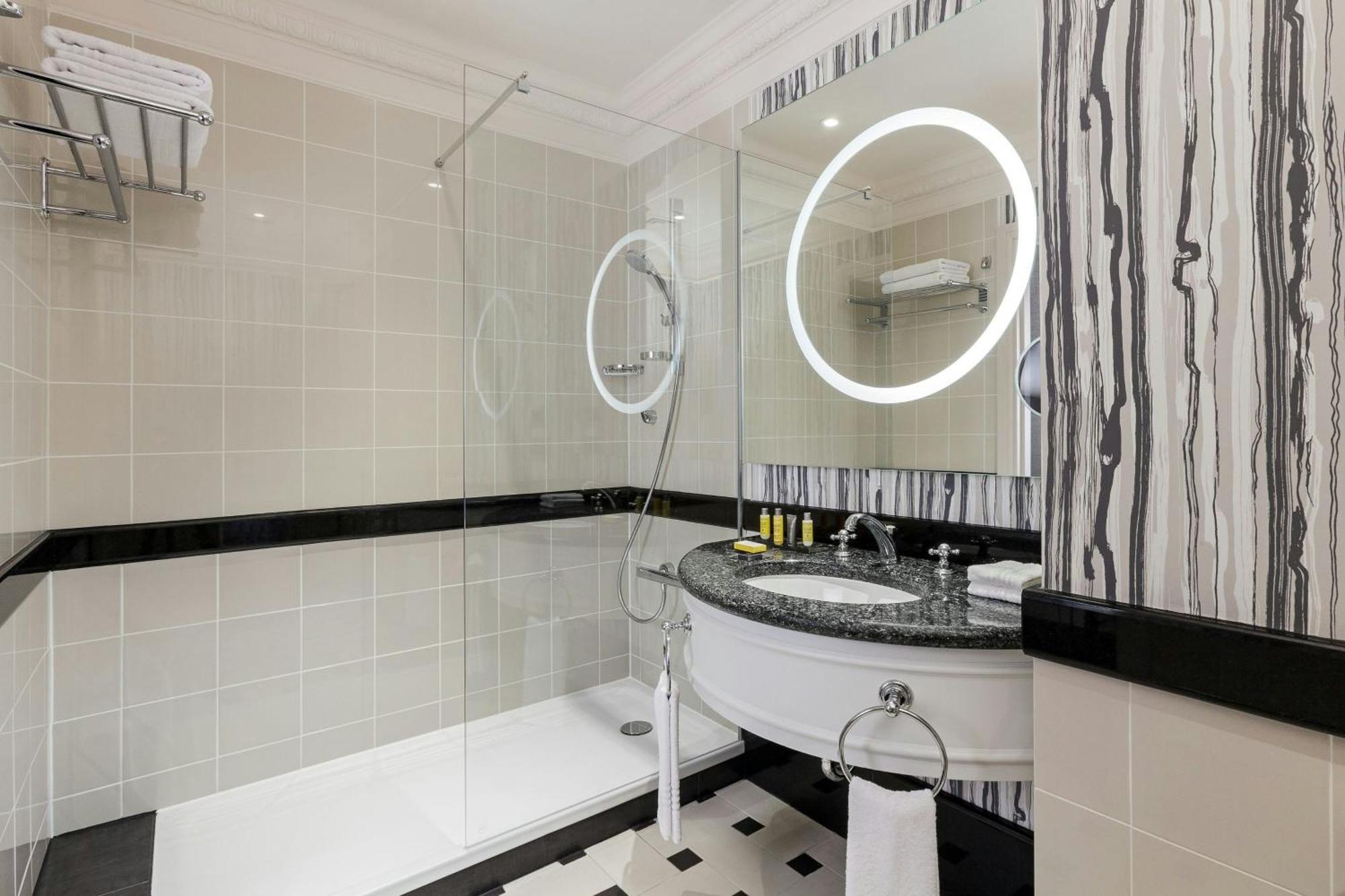 Deluxe Room 1 King