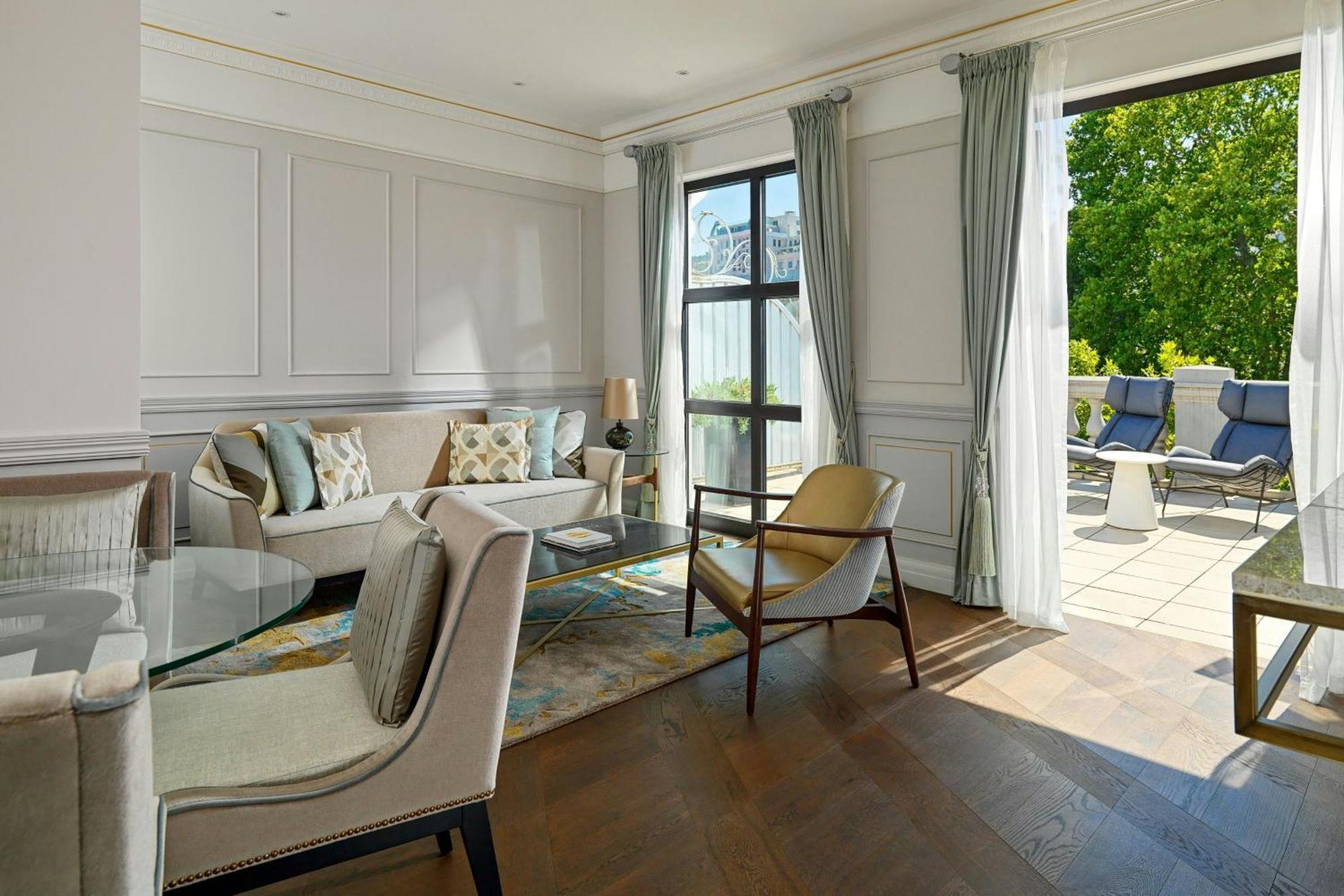 Grand Suite Executive lounge access 1 Bedroom 2 room Suite
