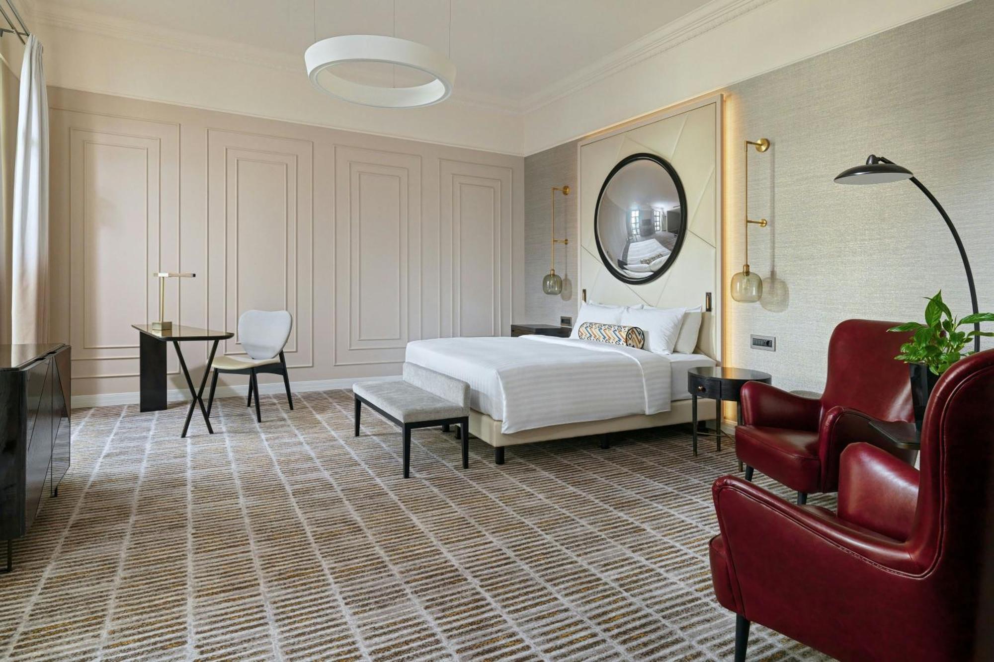Junior Suite Executive lounge access 1 King Sofa bed