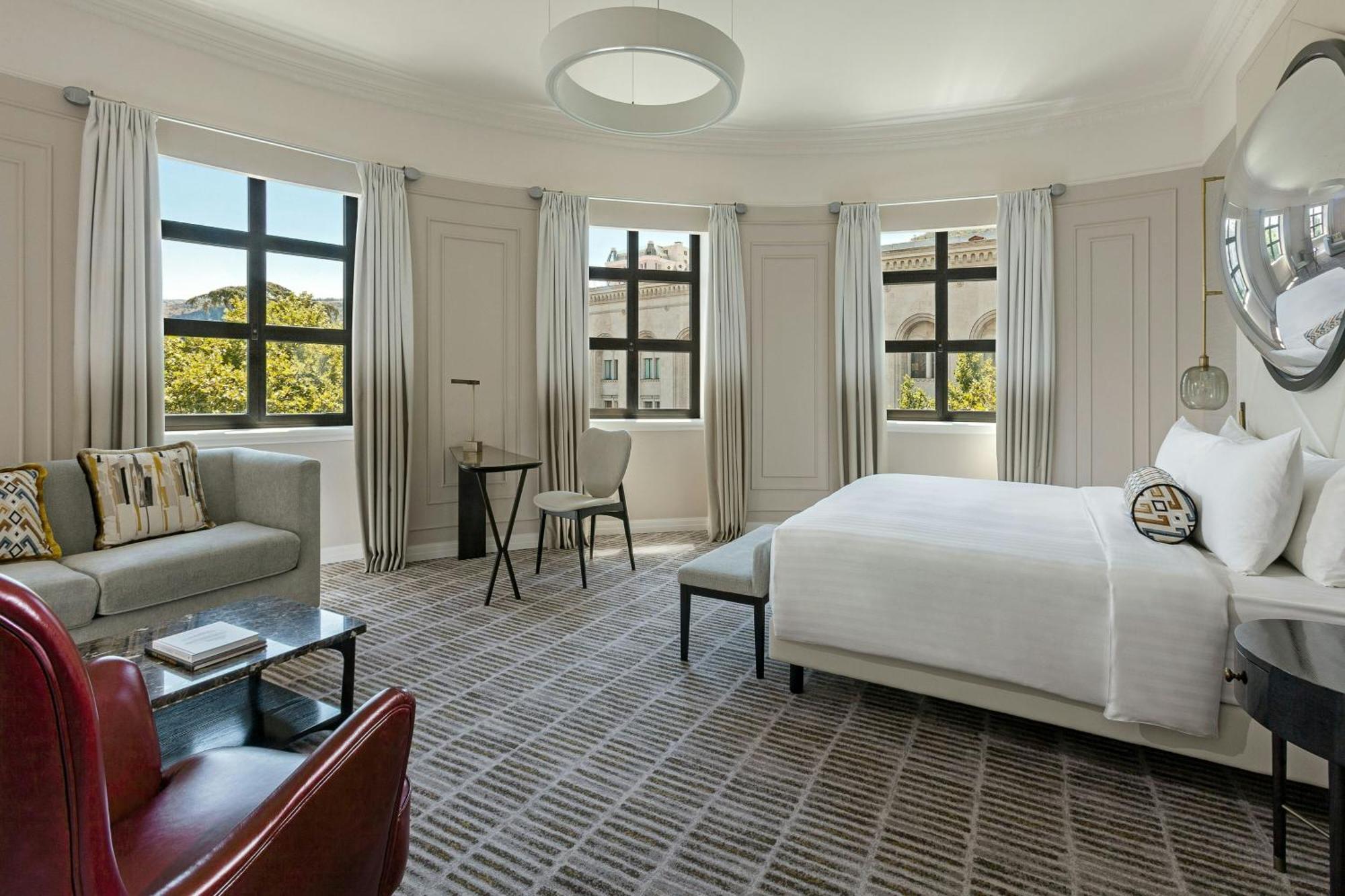 Junior Suite Executive lounge access 1 King Sofa bed