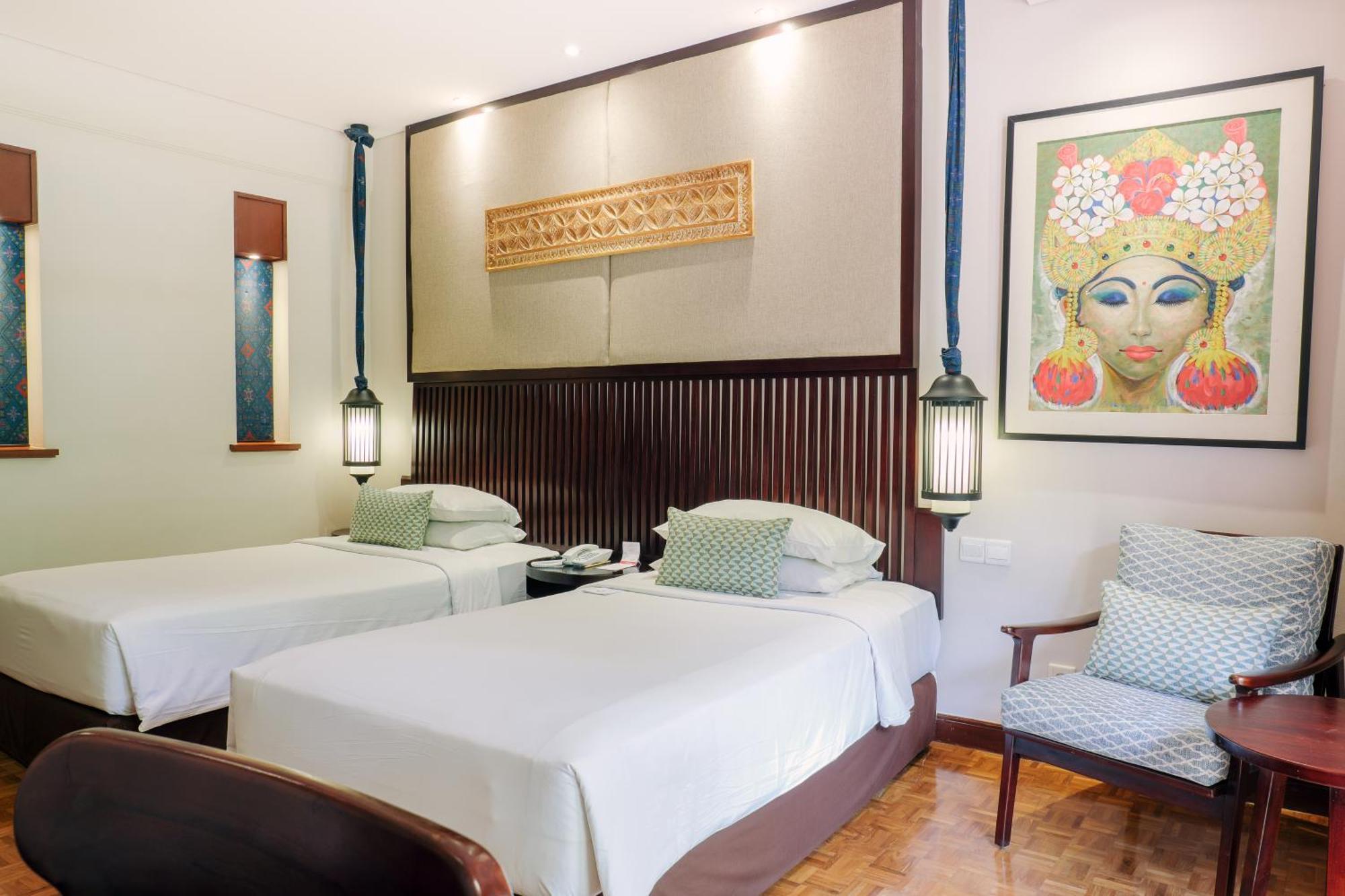 Two Units of Deluxe Double or Twin Rooms Benefit