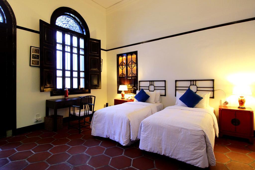 Ming Twin Room Pool Access