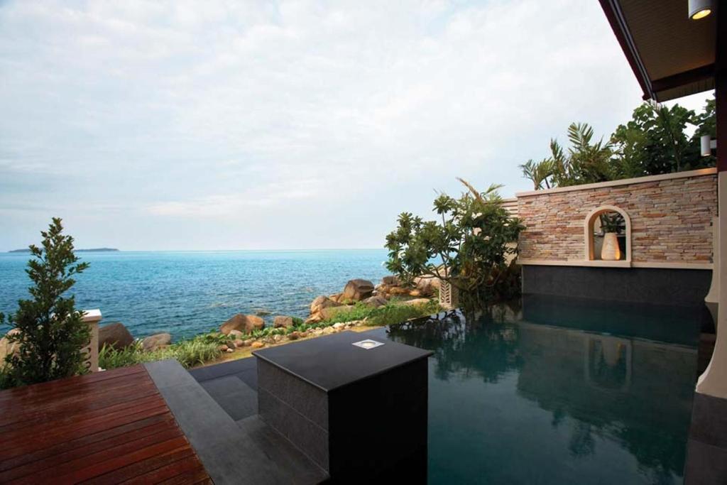 Villa am Meeresufer mit eigenem Pool