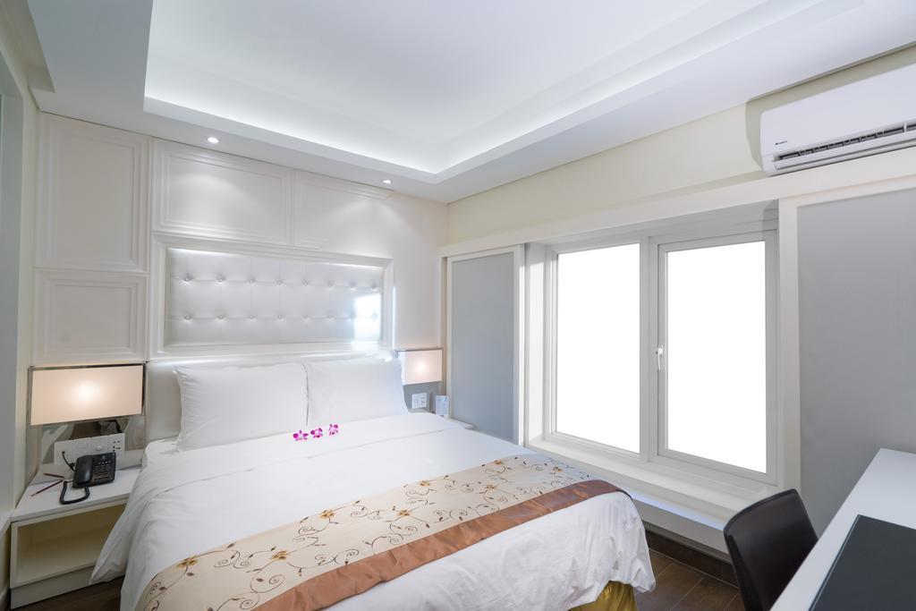 Club Double or Twin Room,1213249024:JPEG