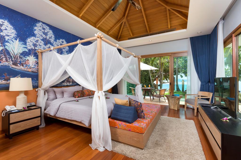 Villa con piscina - primera línea de playa