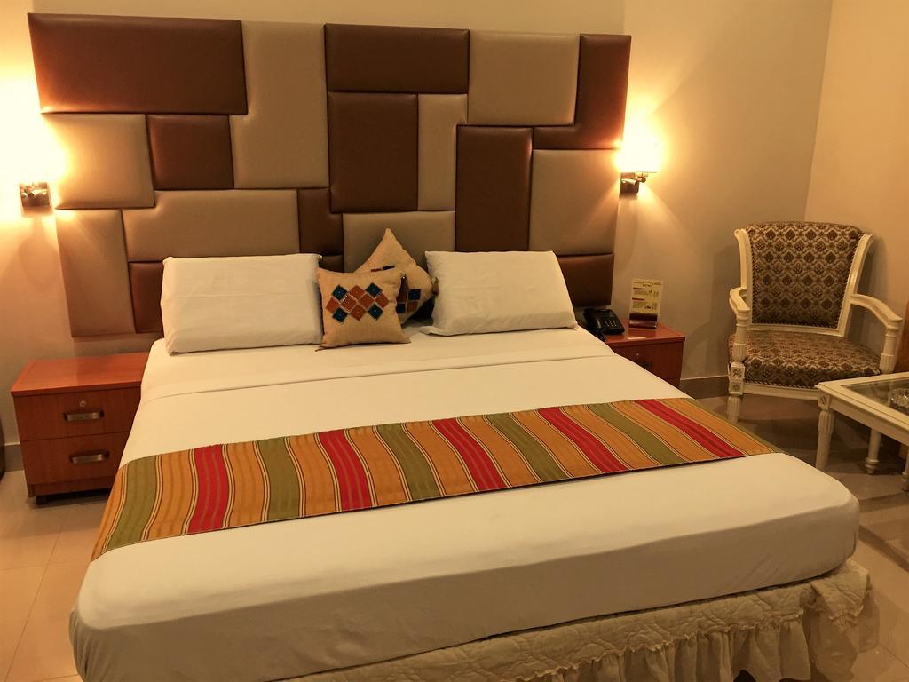 Deluxe King Room,653818545:JPEG