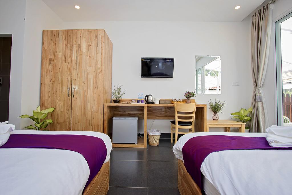 Bungalow Twin Bed Garden View