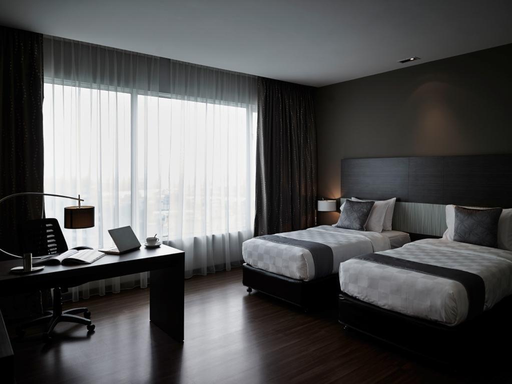 Premium Deluxe Executive Twin Room with Two Single Beds, River View and Lounge Access