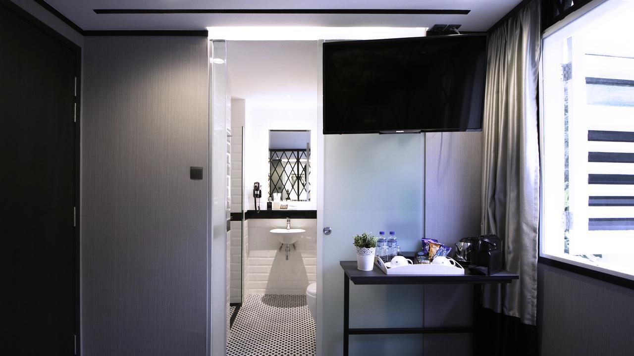 Deluxe Queen Room with Balcony