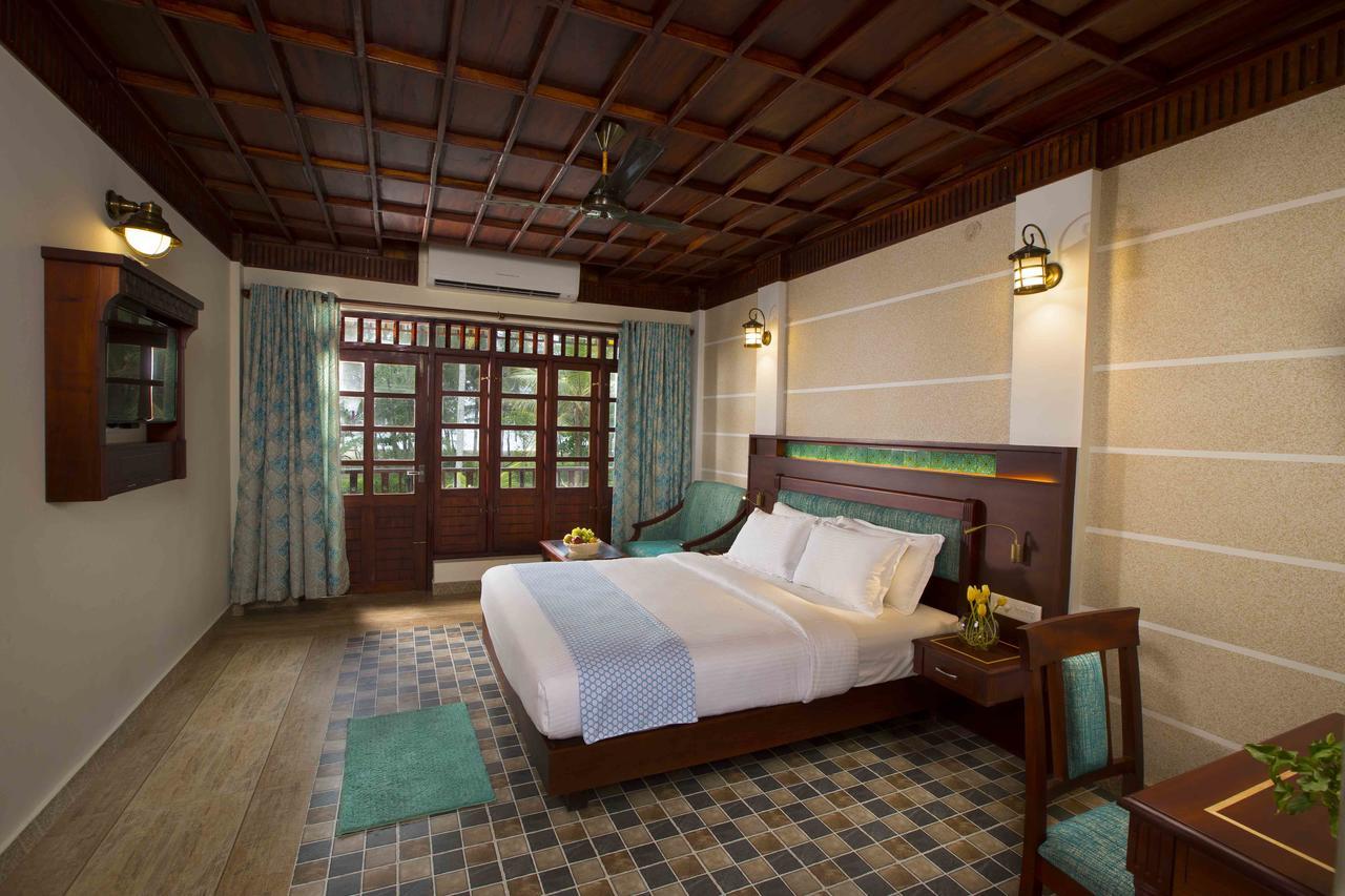 Deluxe Double Room with Balcony and Sea View
