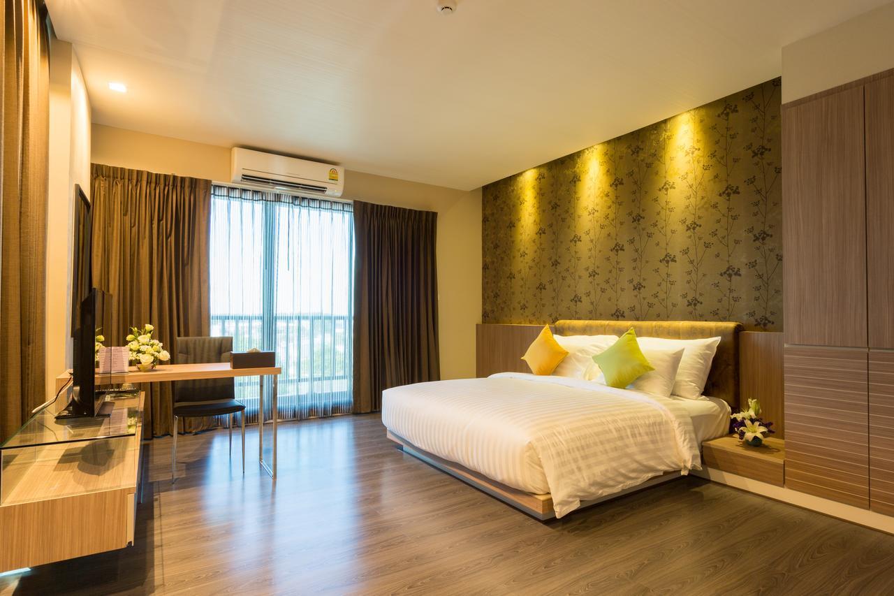 Deluxe Corner King Bed
