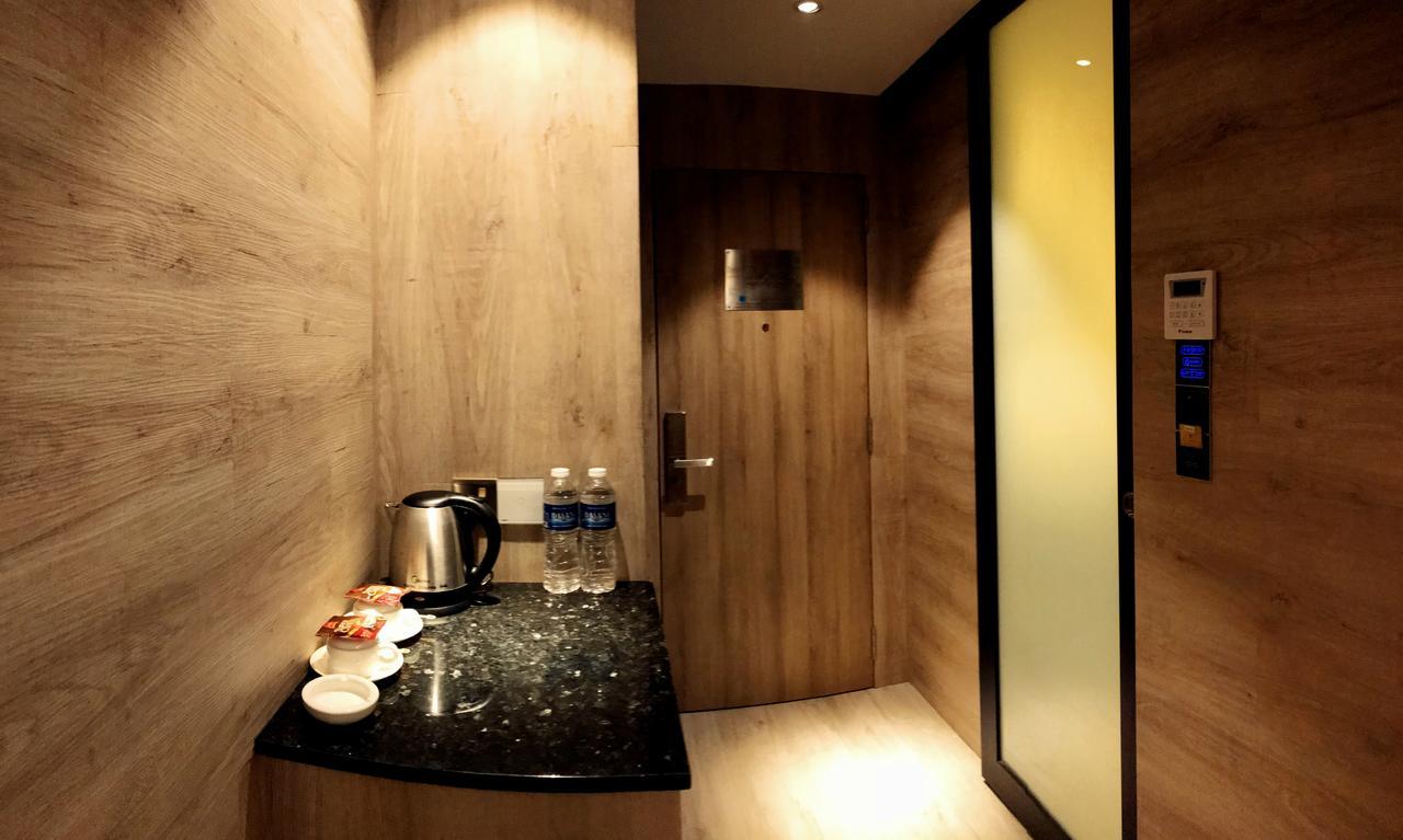 Estudio con balcón