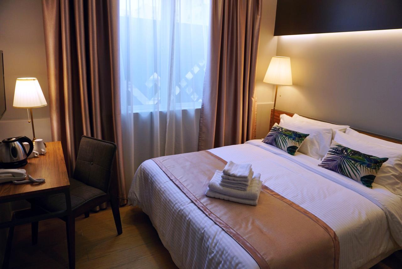 Chambre Lit Queen-Size Supérieure (Avec Fenêtre)