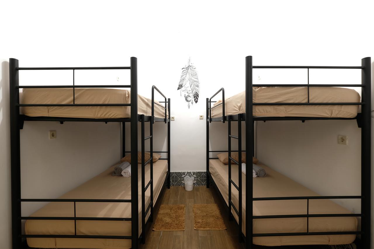 Posto Letto in Dormitorio Misto con 4 Letti