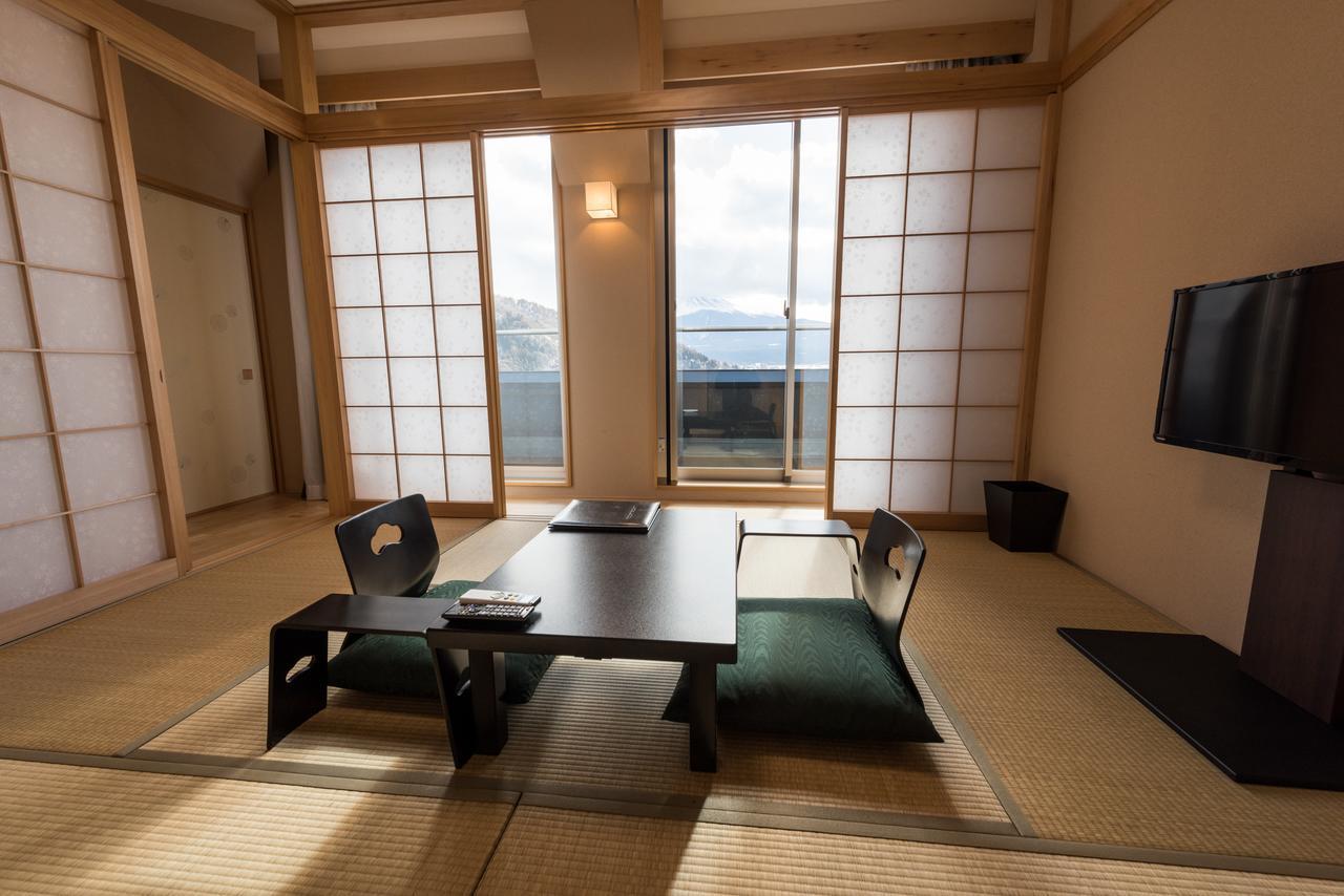 Modern Japanese-Style Room with Mt.Fuji and Lake View - Non Smoking