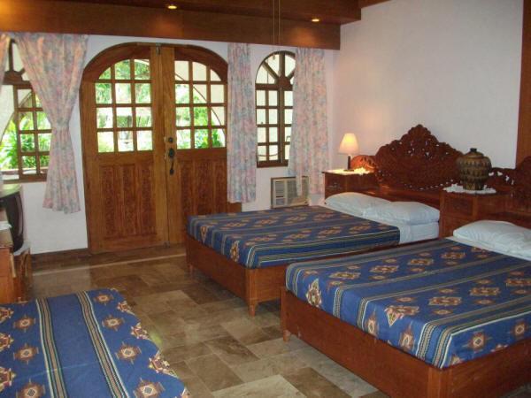 Family Room with Side Sea View