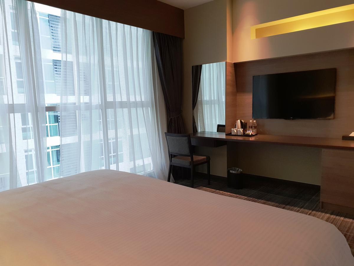 Premier Deluxe King with Bathtub