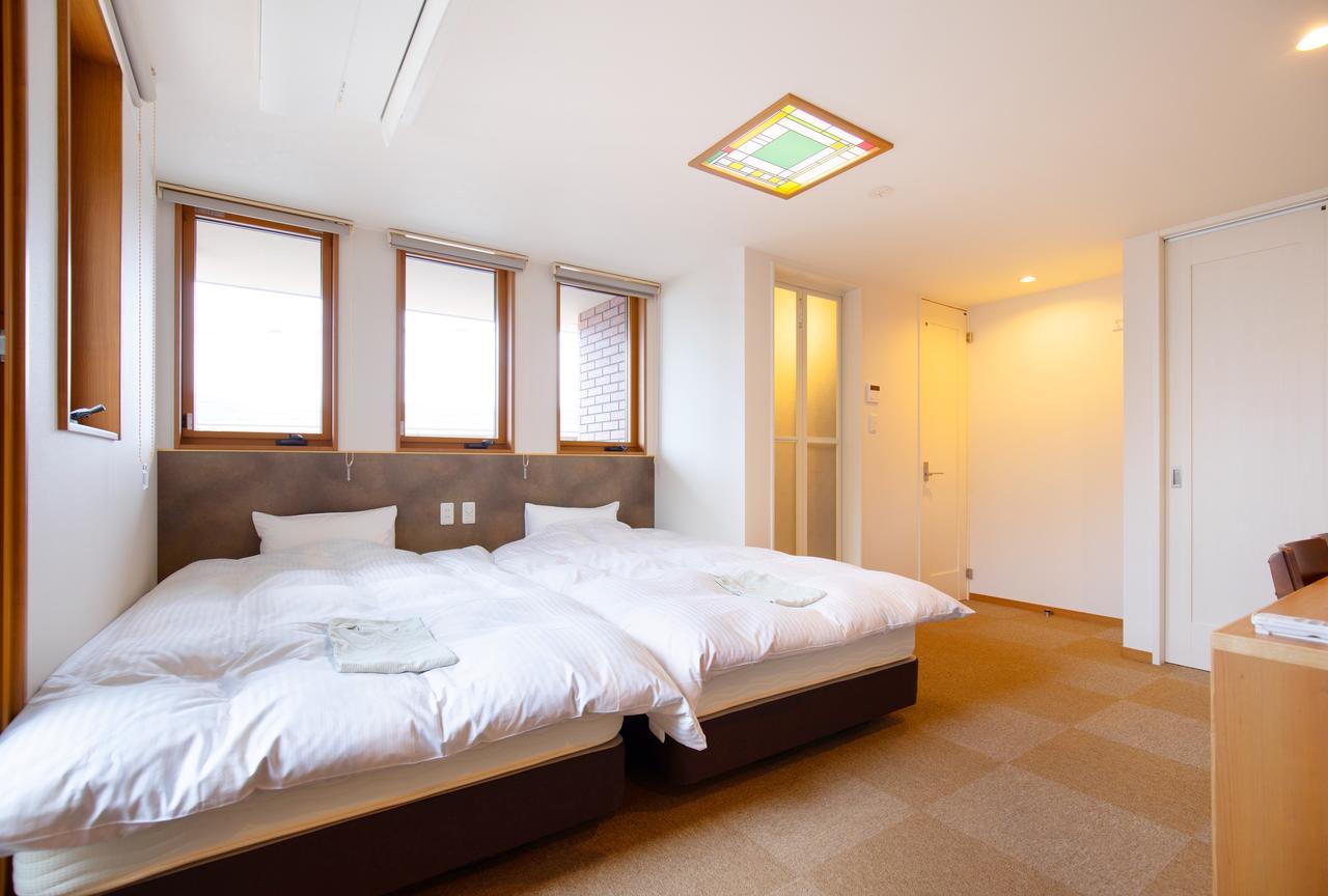 Corner Twin Room