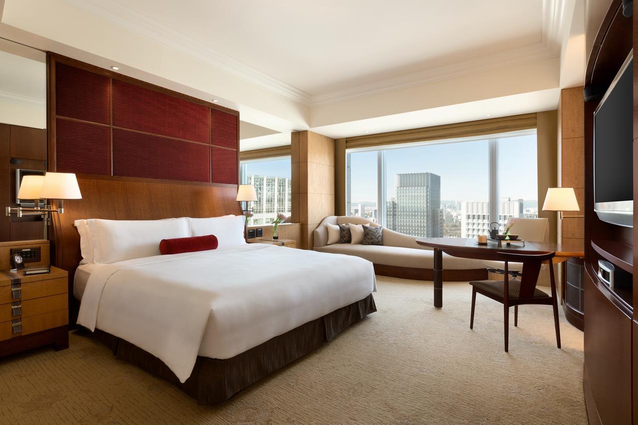 Horizon Club Deluxe Imperial Zimmer mit Kingsize-Bett und Gartenblick