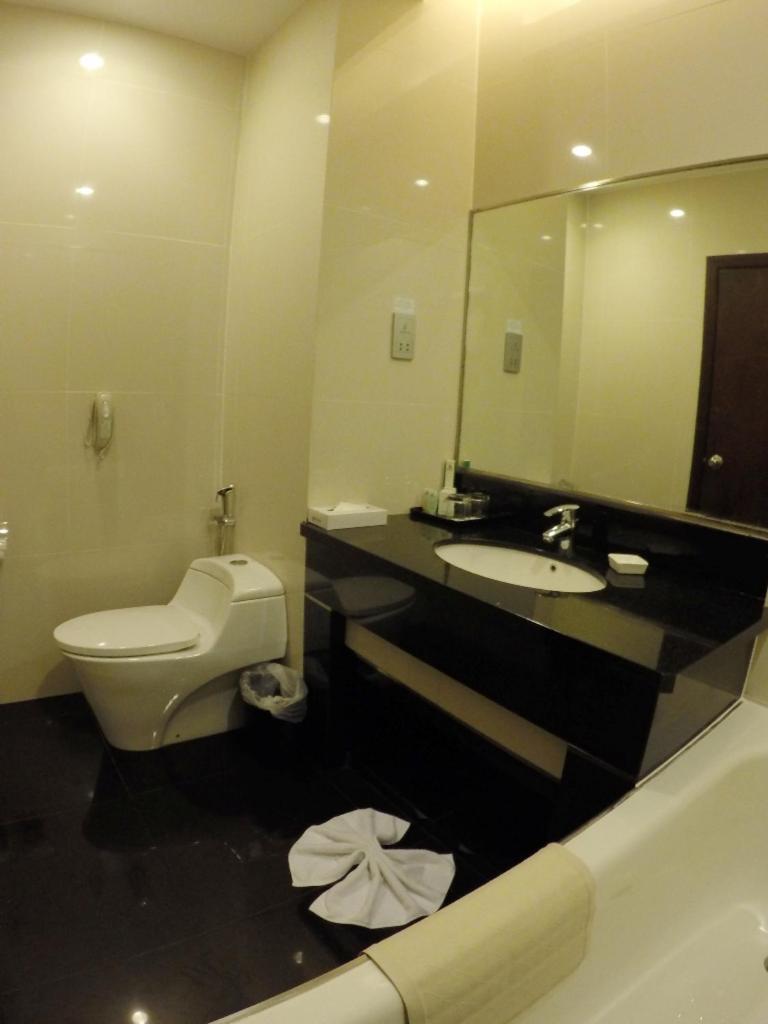 Standard Twin Room - No Outside View