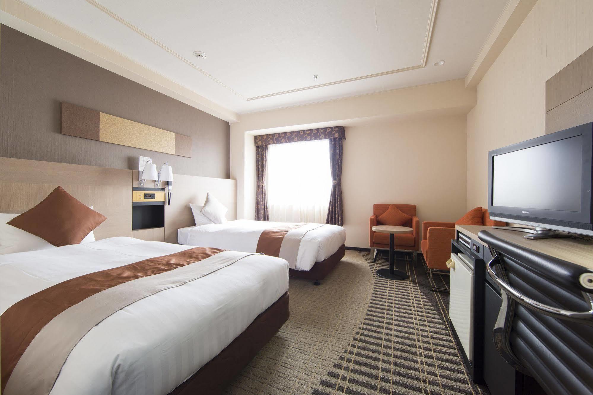Twin Room - Non-Smoking (1 Adult)