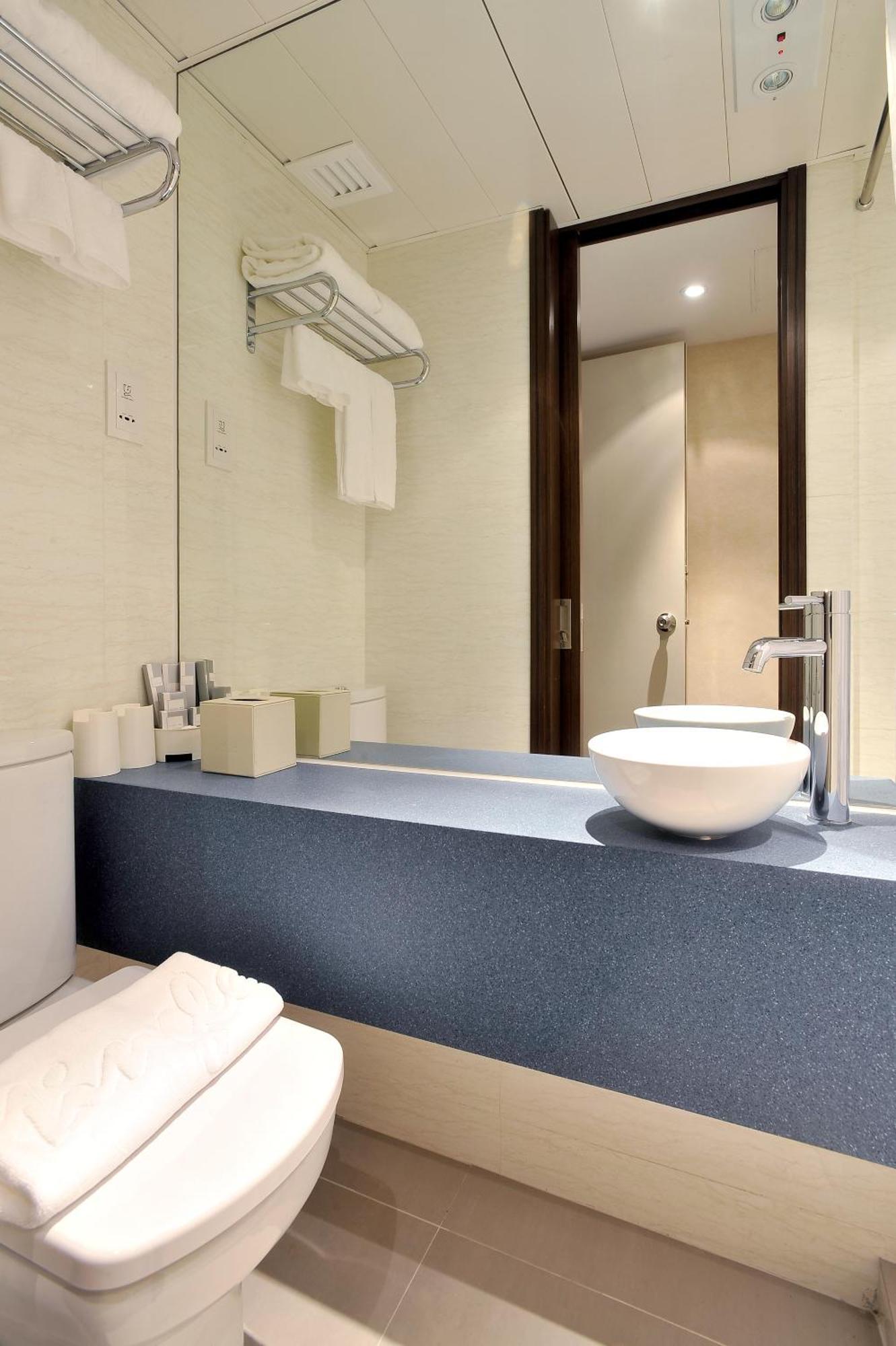 Standard Queen or Twin Room