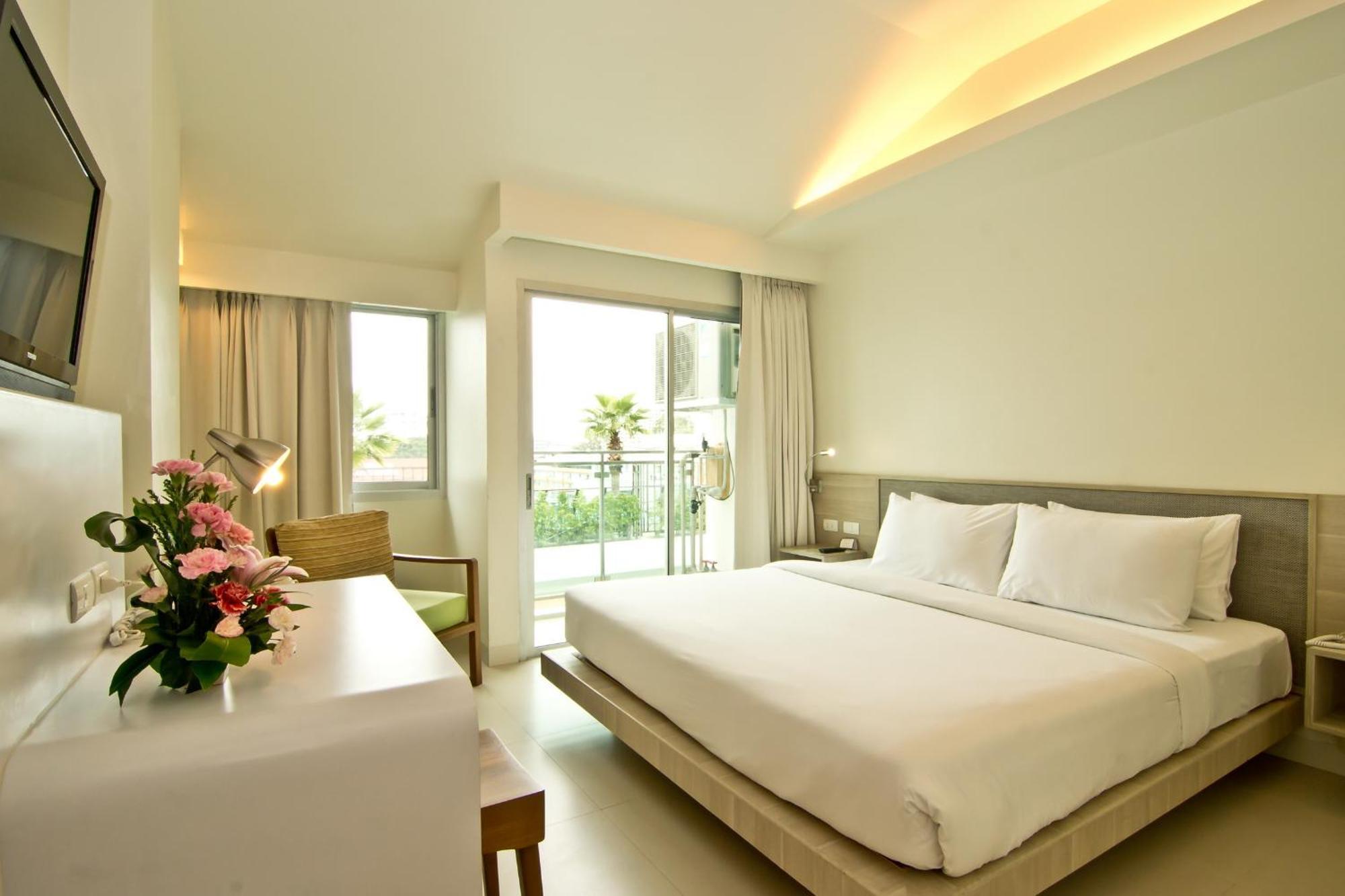 Deluxe Double or Twin Room Pool View