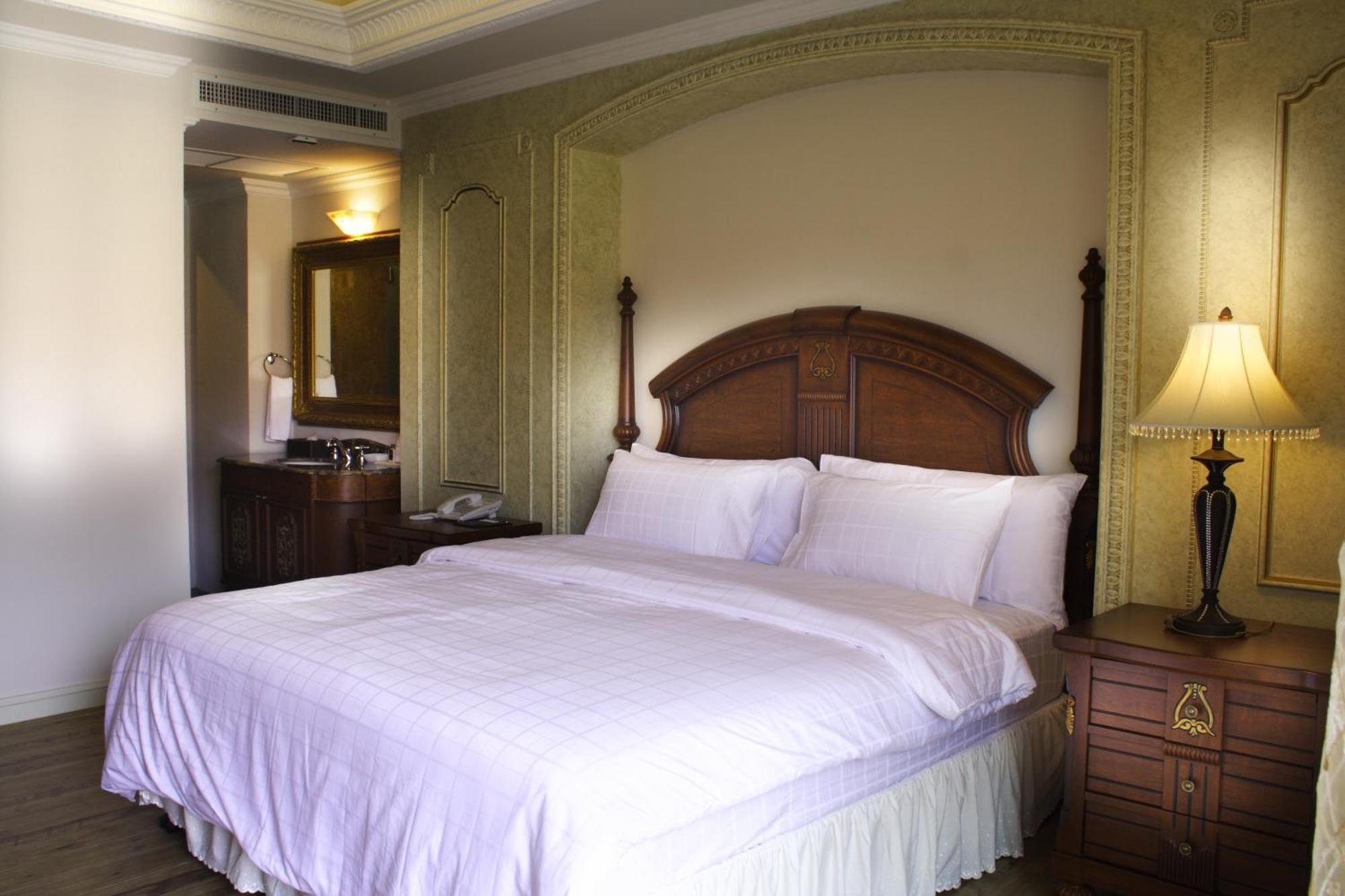Four Seasons Suite