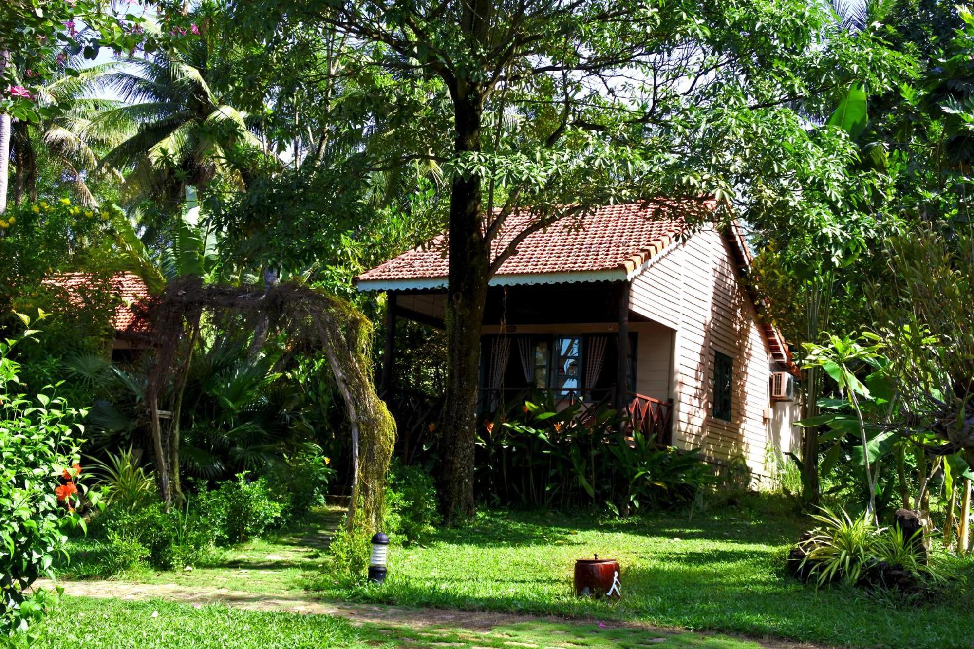Bungalow with Garden View,762422359:JPEG