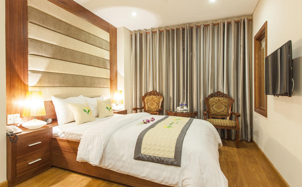 Deluxe Double Room (2 Adults + 1 Child)