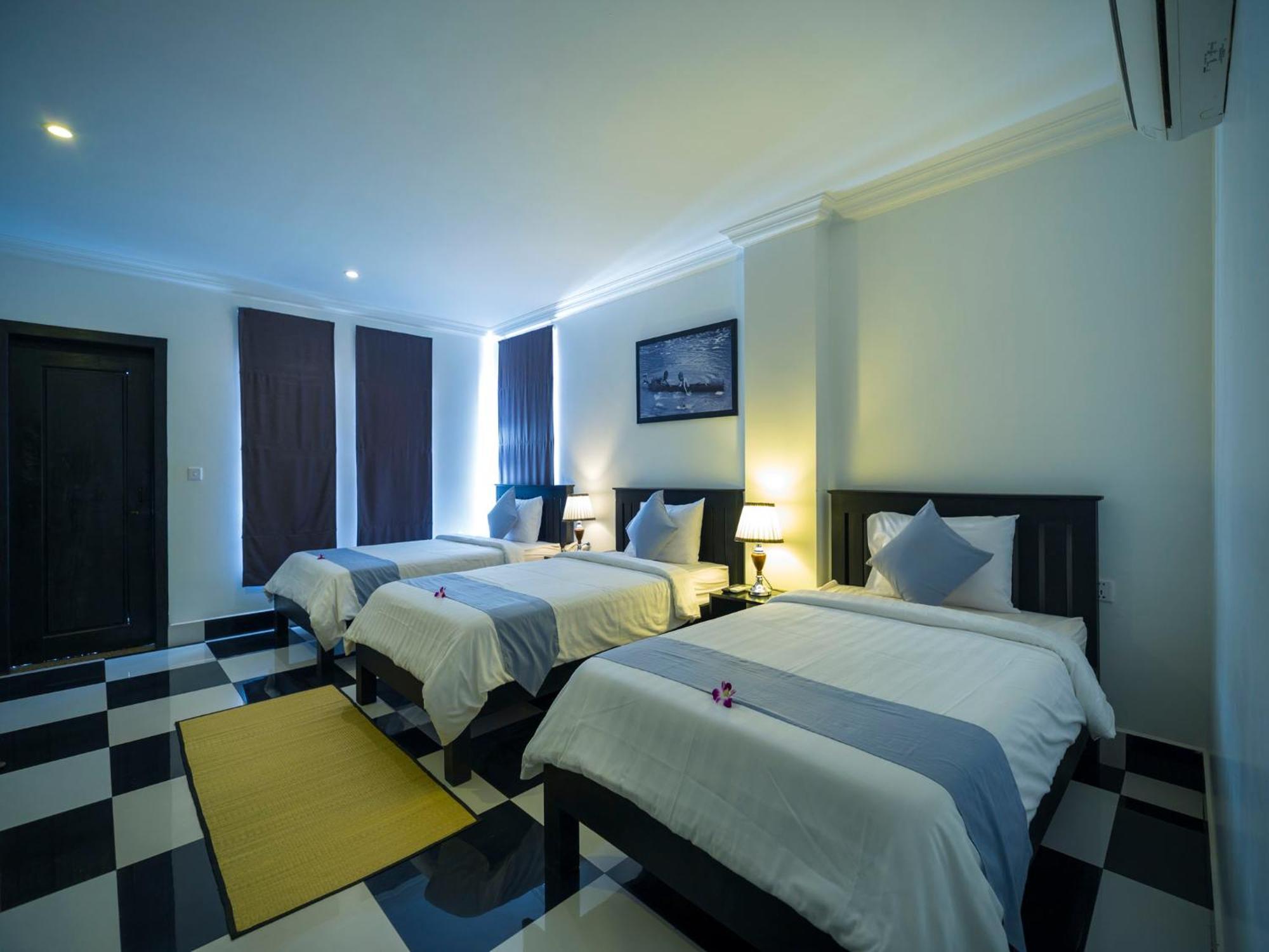 Deluxe Triple Room with Pool View