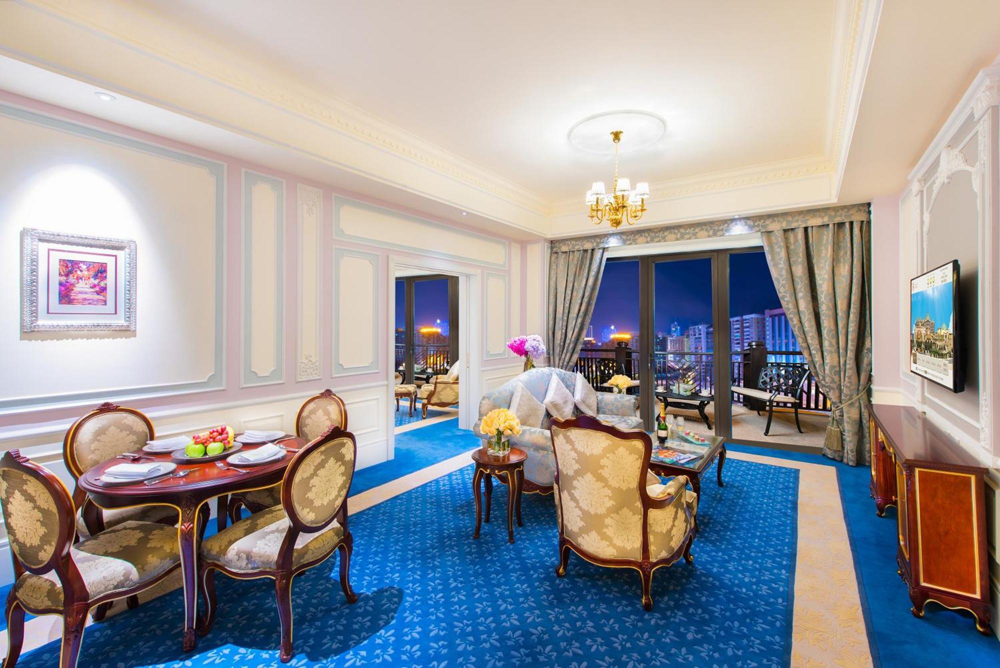 Suite with City View