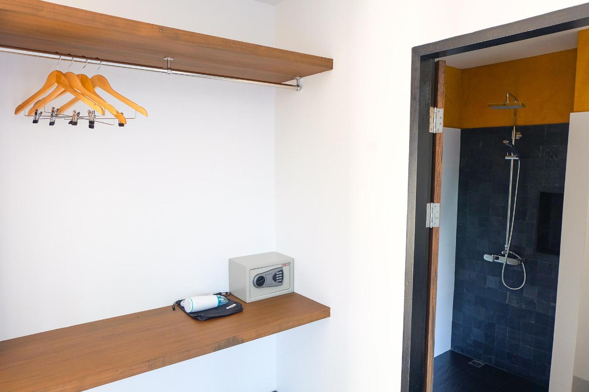 Deluxe Twin Room with Balcony
