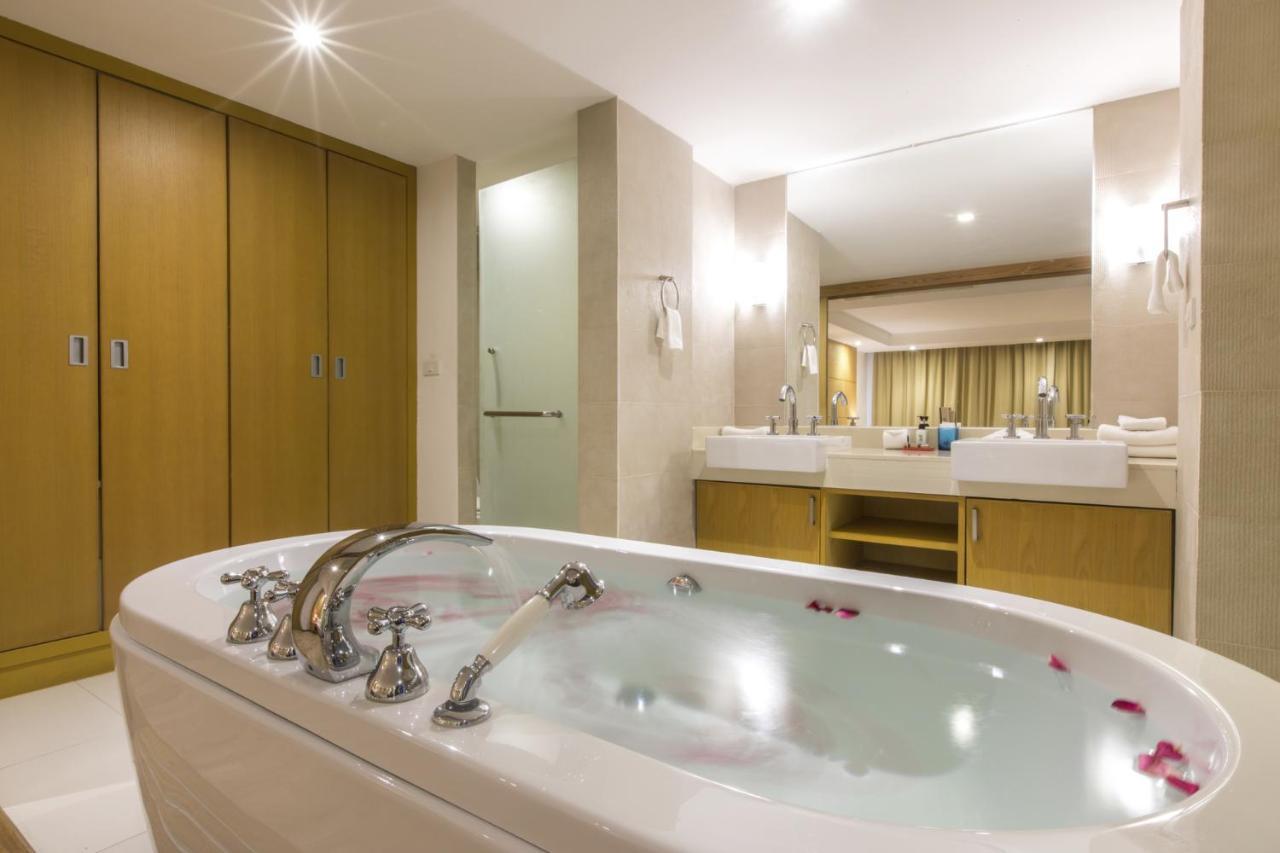 Poolsuite am Meer mit 4 Schlafzimmern