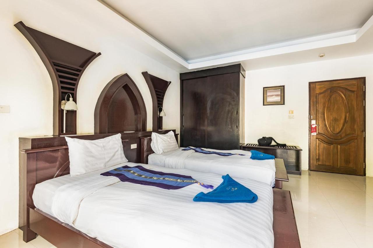 Chambre Double ou Lits Jumeaux Supérieure - Vue sur Piscine