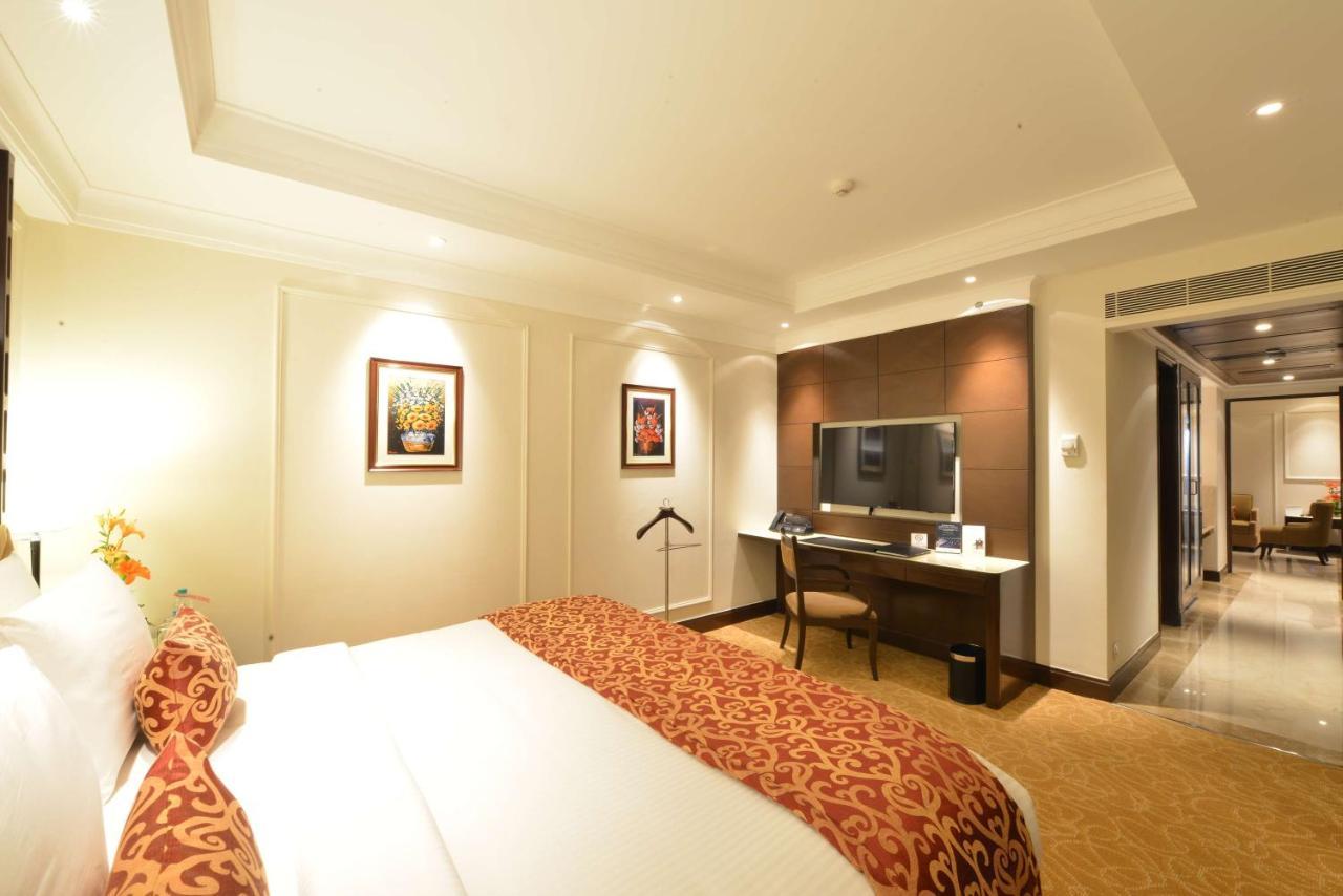 Business Suite,923471062:JPEG