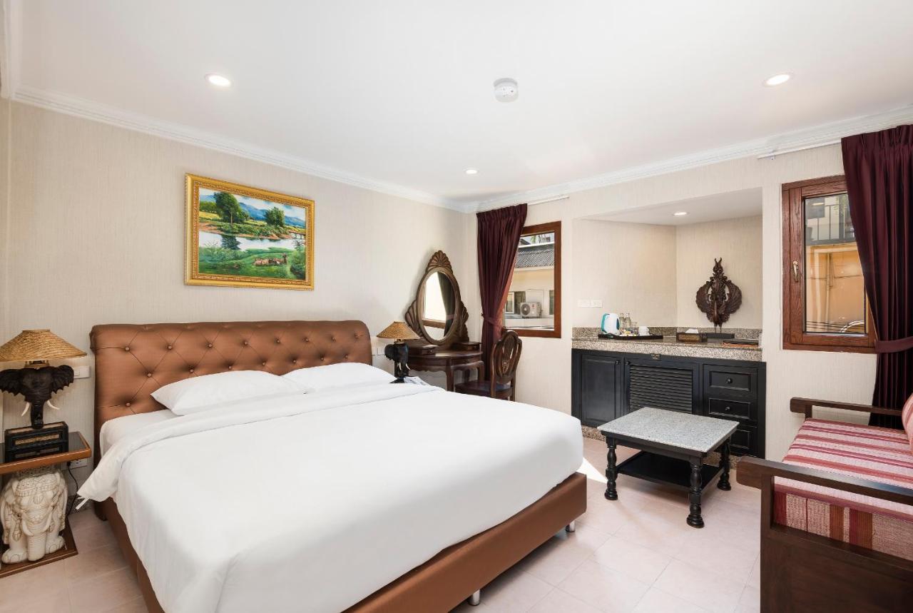 Deluxe King Room