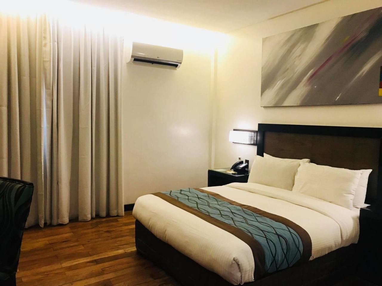 Grand Deluxe Room